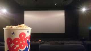 映画館とポップコーン